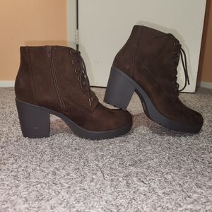 New w/o box - Soda Lace Up Chunky Heel Side Zipper Platform Booties in Tobacco